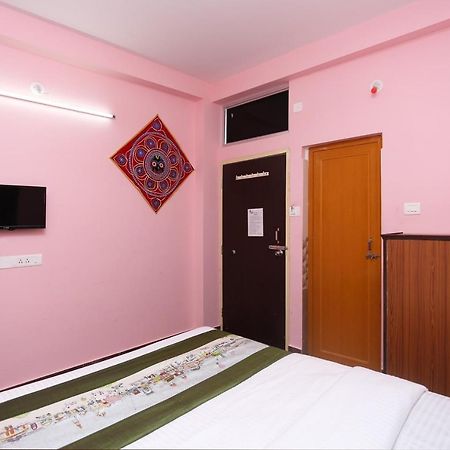 Oyo Hotel Balaram Palace Пури Екстериор снимка