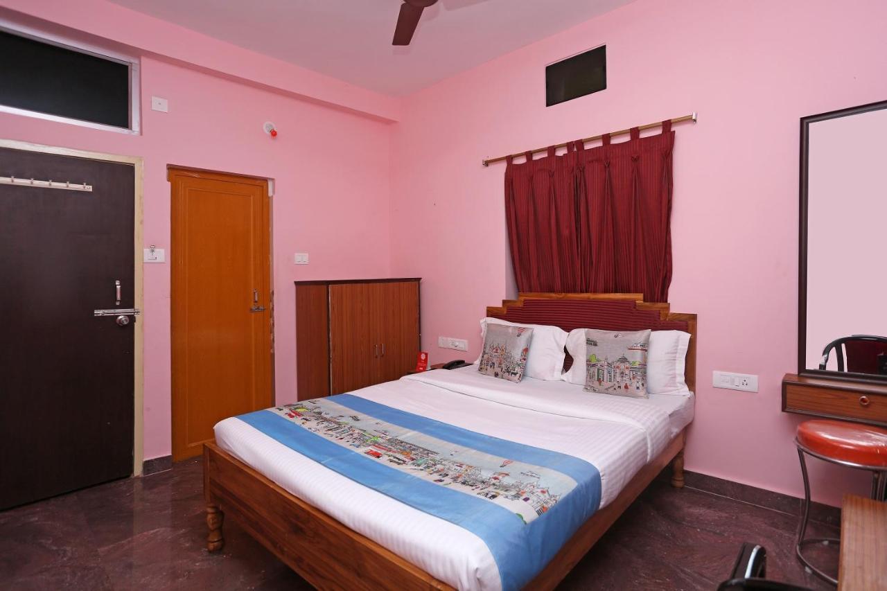 Oyo Hotel Balaram Palace Пури Екстериор снимка