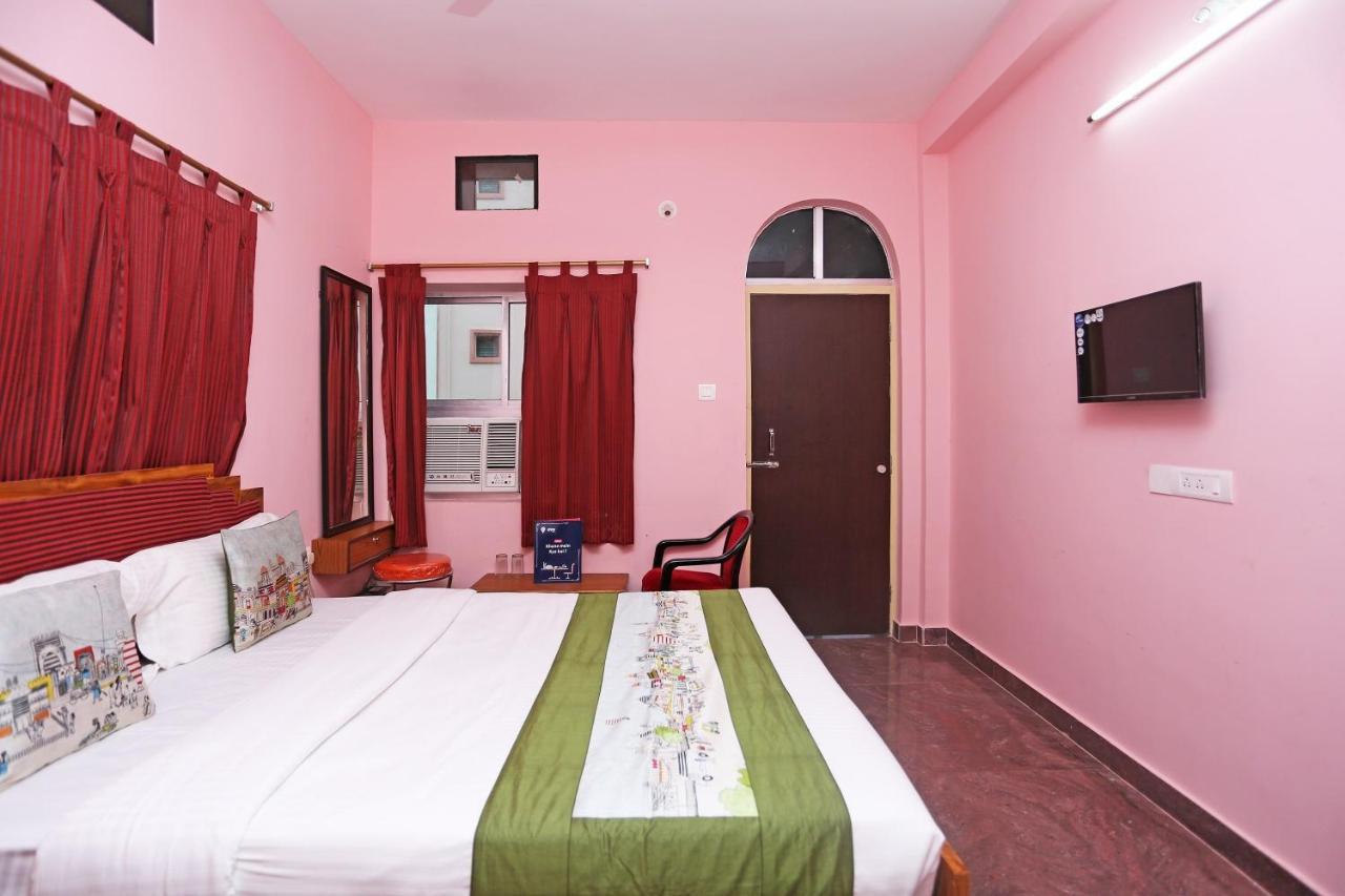 Oyo Hotel Balaram Palace Пури Екстериор снимка