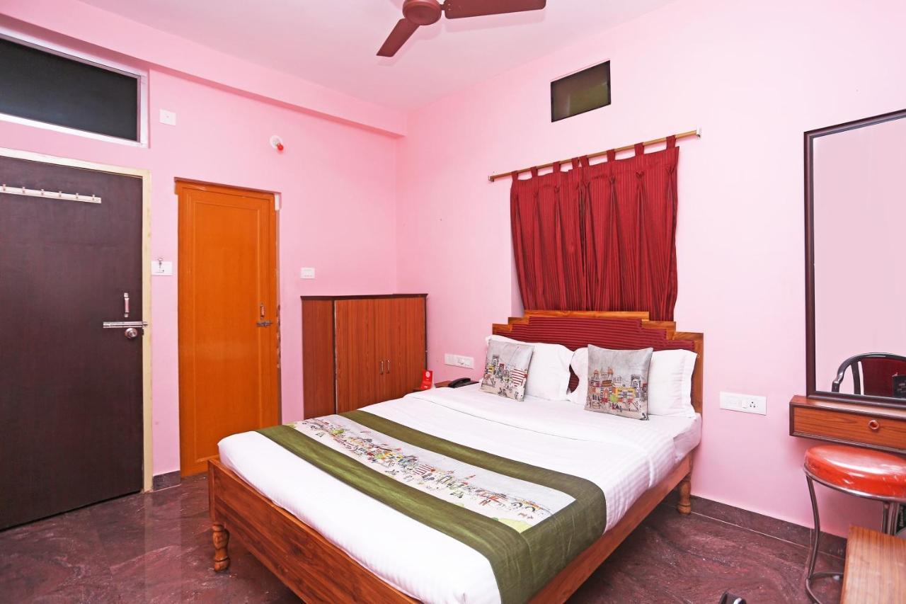 Oyo Hotel Balaram Palace Пури Екстериор снимка