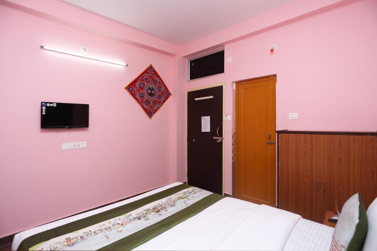 Oyo Hotel Balaram Palace Пури Екстериор снимка